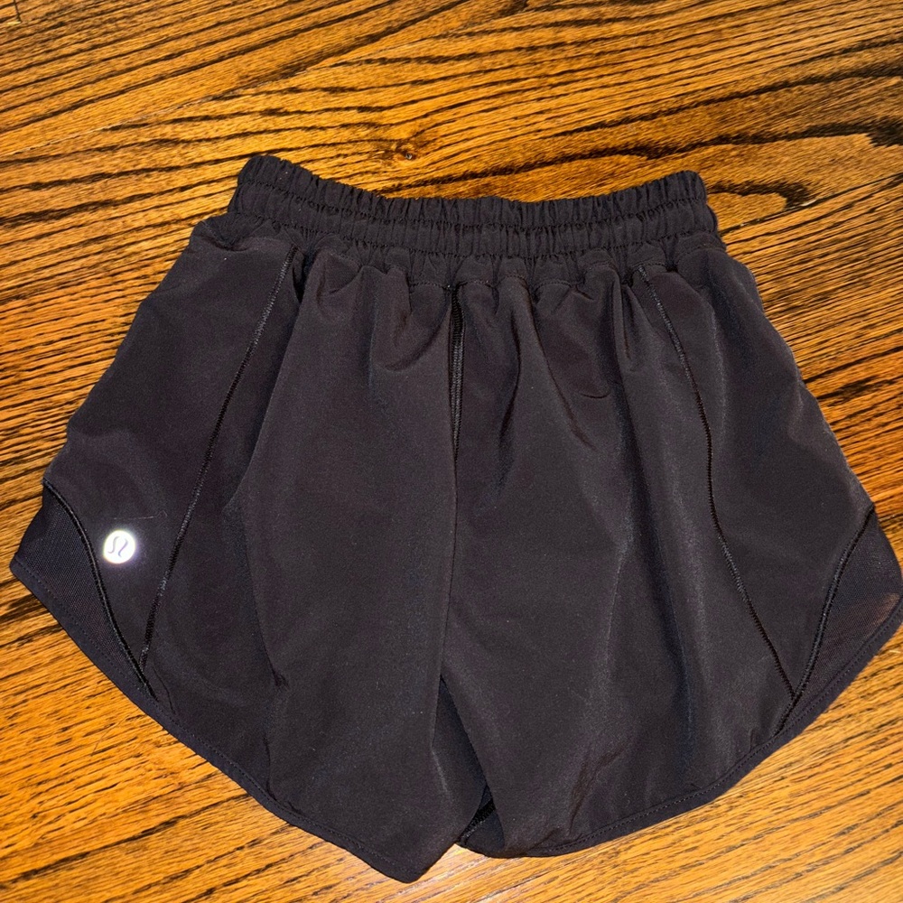 Lululemon Hotty Hot Shorts Women’s 0 (4” in-seam). High-rise.